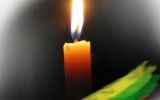 Aplankytas Pauliaus Narmonto – Lai Vėjaus kapas ir uždegta atminimo žvakutė bei padėtos gėlės